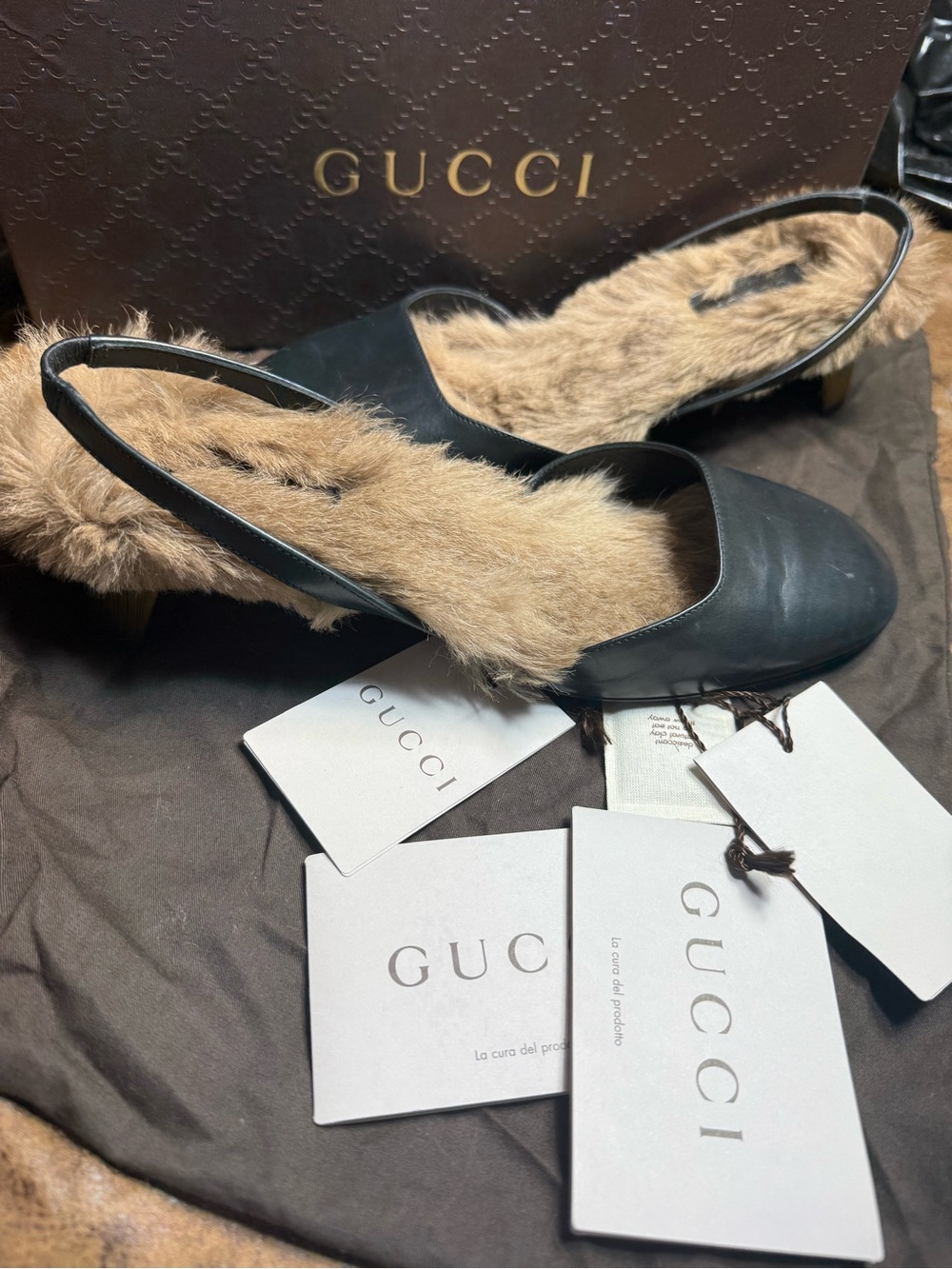 32. Gucci Betis Glamour/Canberra Black Leather Slingback Mules with Tan Fur